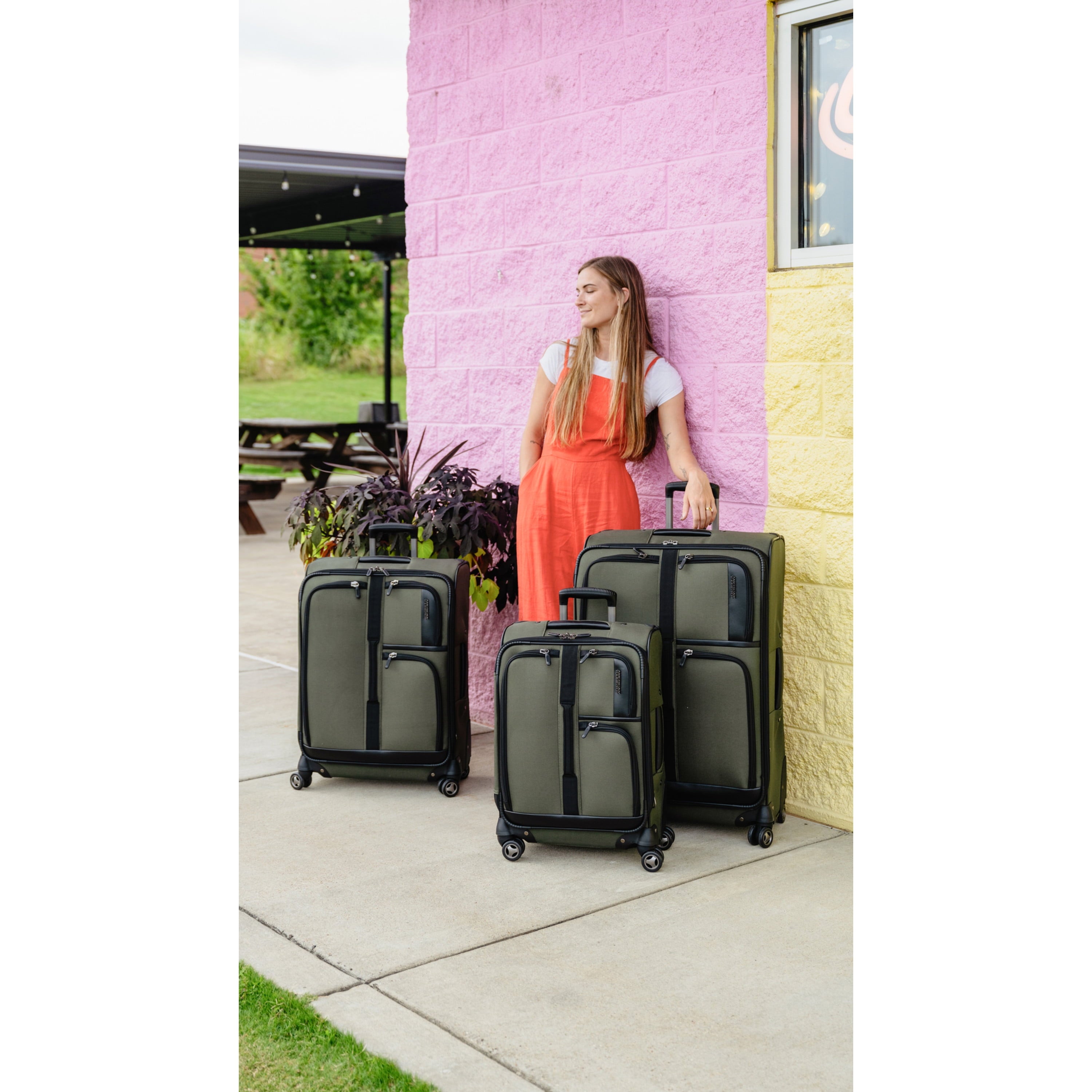 Cargo Max 21" Softside Carry on Spinner Luggage with Divider Pockets, Olive