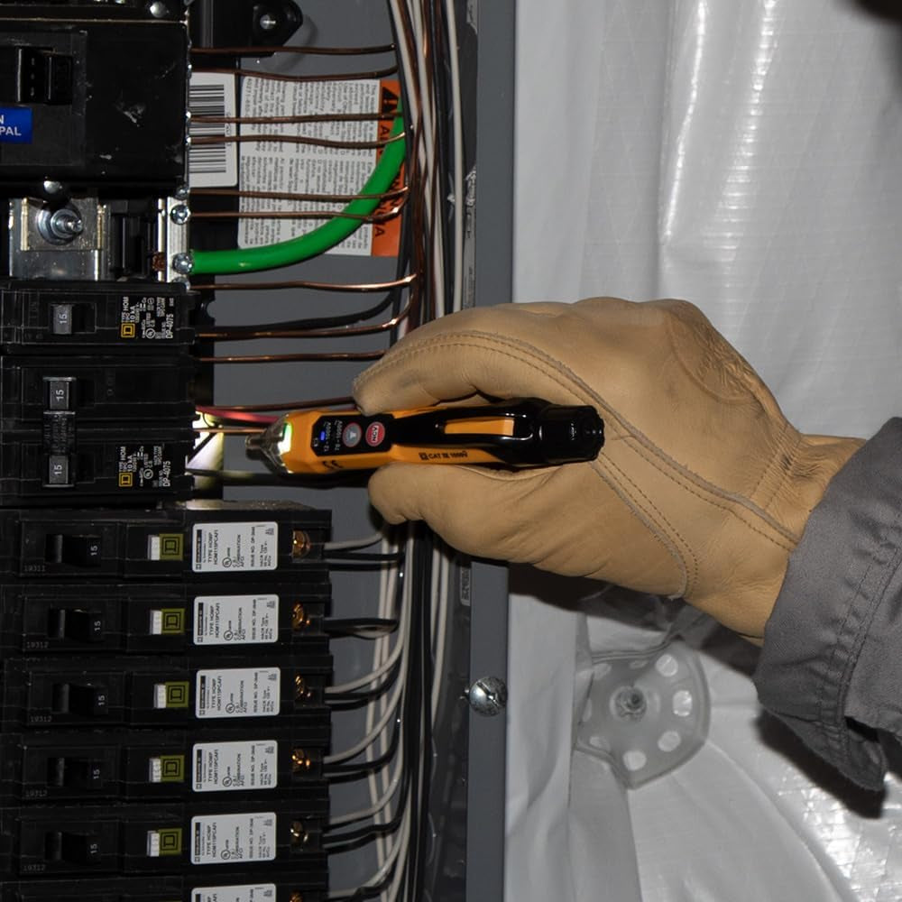 Klein Tools NCVT3PKIT Dual-Range Non-Contact Voltage Tester & Flashlight - Essential AC/DC Electrical Test Kit